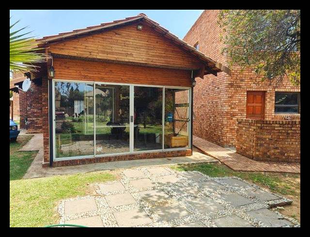 4 BEDROOM HOUSE FOR SALE IN VAAL MARINA